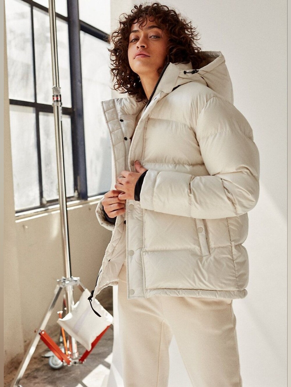 aritzia super puff original TNA matte pearl